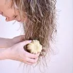 Lamazuna Amaciador rígido para todos os tipos de cabelo BIO - baunilha (75 g) - doma e cheira docemente o cabelo