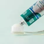 Officina Naturae Pasta de dentes com BIO de menta (75 ml) - cuida do esmalte dentário e das gengivas