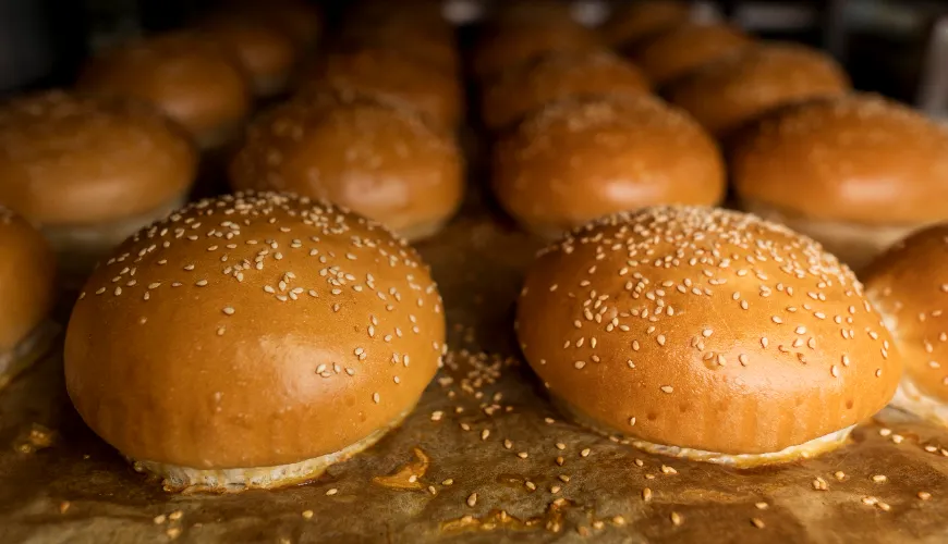 Experimente fazer pães de hambúrguer caseiros e fofinhos