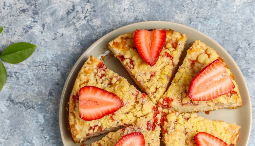 Bolo de fitness de aveia cheio de ingredientes saudáveis