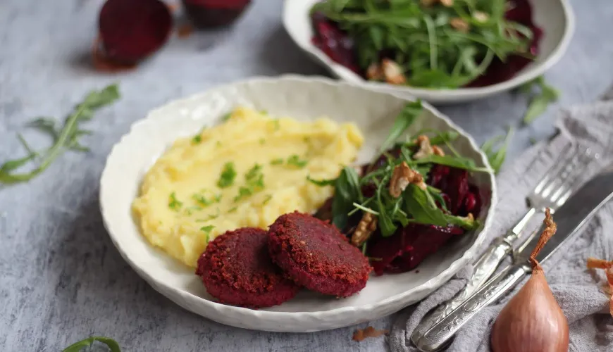 Prepare deliciosos e saudáveis hambúrgueres de beterraba em casa