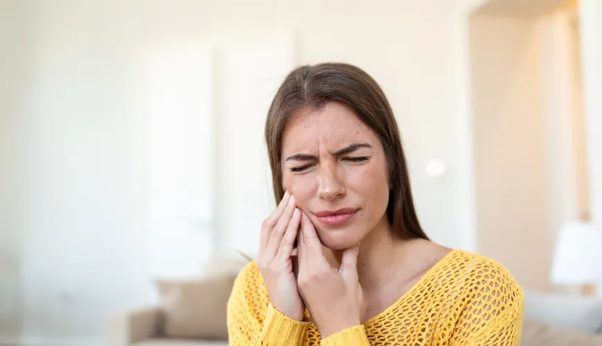 Como lidar com a dor de dente ao tocar e mastigar