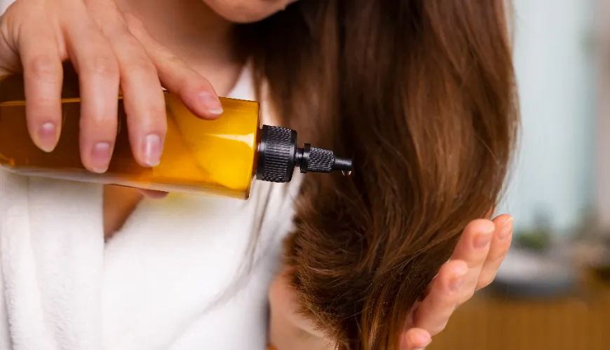 Cuidados naturais para o cabelo com a ajuda de um envoltório de óleo