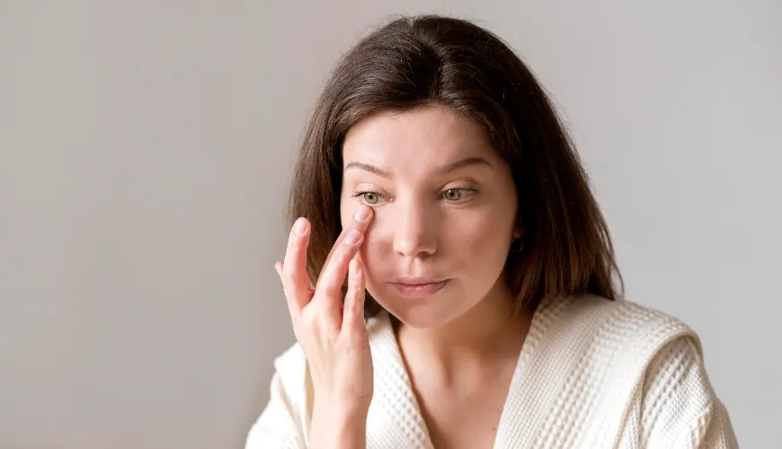 Como lidar com inchaços sob os olhos de forma natural