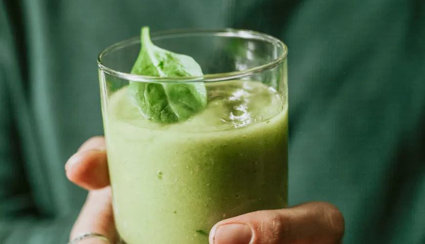 Detox smoothie combina sabor, saúde e limpeza do corpo